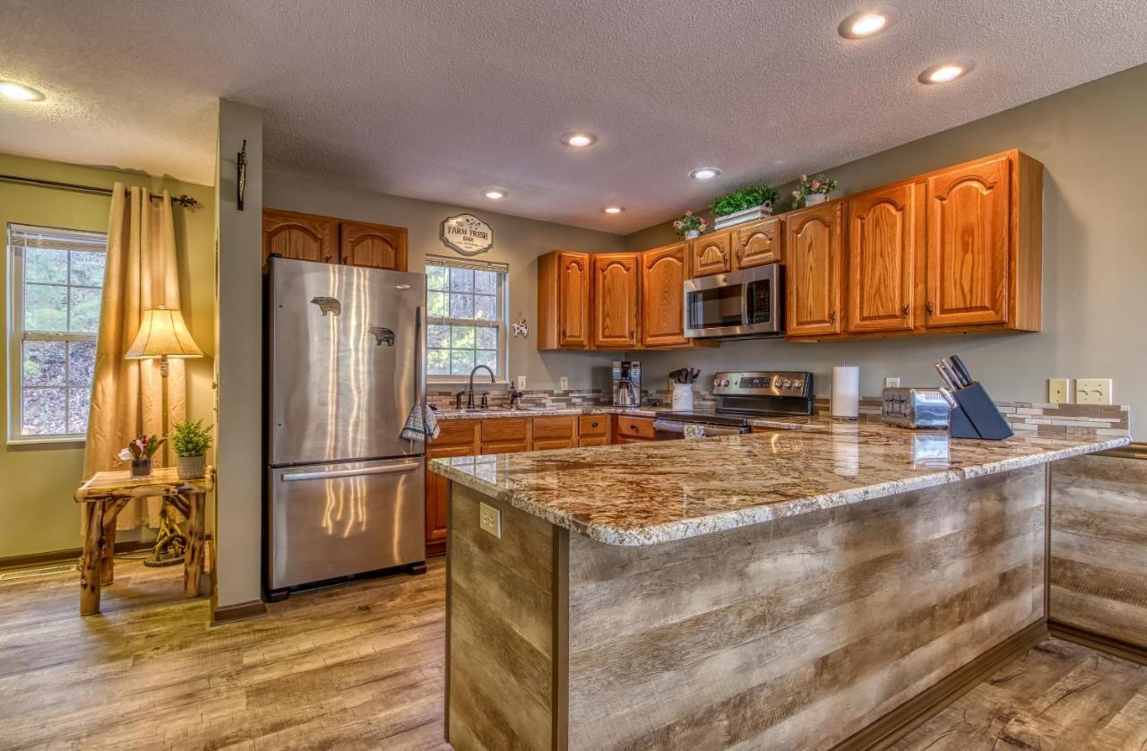 3 Decks, Mtn Views! Tree Tops By Honeybearcabins - Luxury Rain Showers, 3 King Suites, Xl Hottub, Fireplace, Bear Sightings Gatlinburg Εξωτερικό φωτογραφία