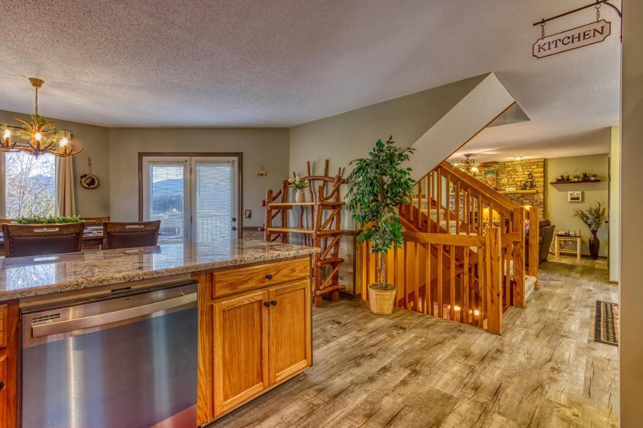3 Decks, Mtn Views! Tree Tops By Honeybearcabins - Luxury Rain Showers, 3 King Suites, Xl Hottub, Fireplace, Bear Sightings Gatlinburg Εξωτερικό φωτογραφία